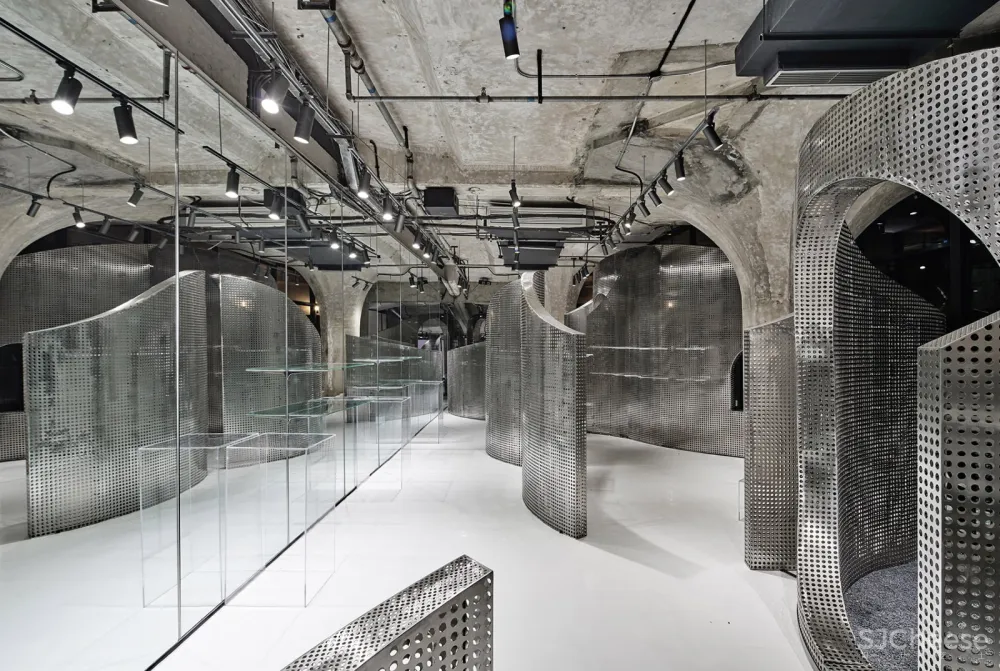 最新 I.F.S.E. SPACE CREATIVE LAB | 上海“动物脊背”零售空间设计 首