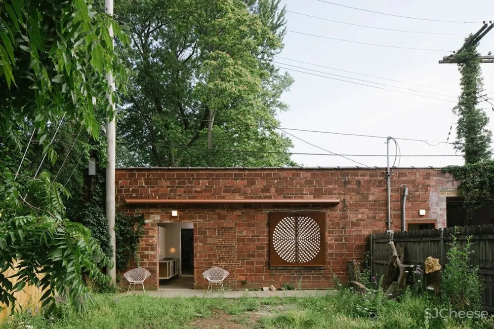 仓库改成家，粗糙的样子也很美