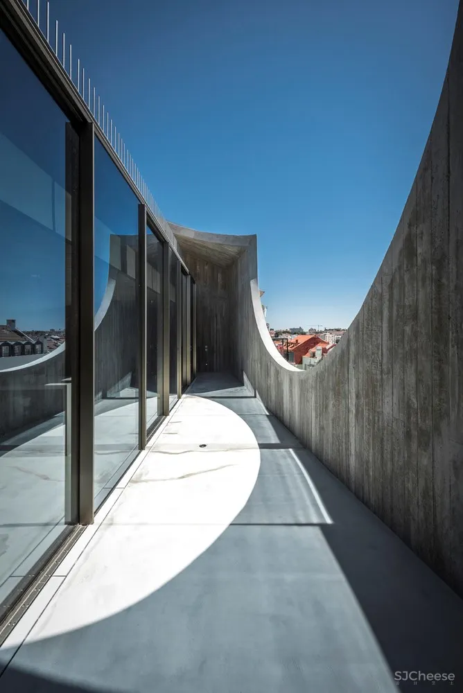 Aires Mateus | U形开口式混凝土住宅 首