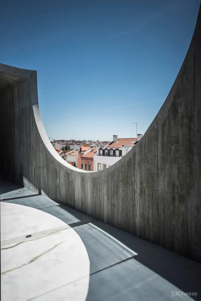 Aires Mateus | U形开口式混凝土住宅 首