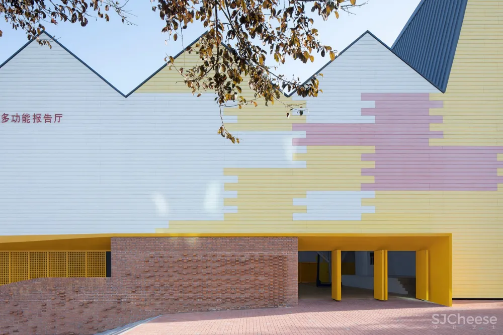 岳阳县三中学风雨操场兼报告厅,湖南 / 素朴建筑工作室