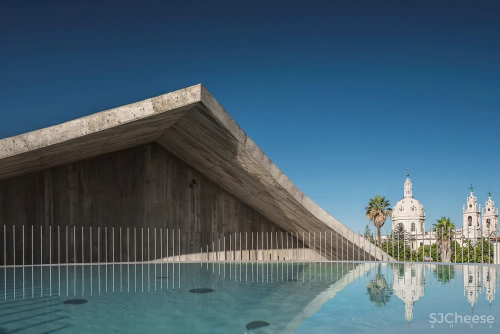 Aires Mateus | U形开口式混凝土住宅 首