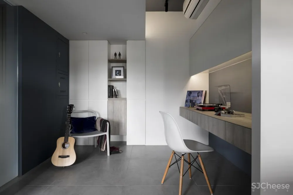 Blue in the F | 易其设计