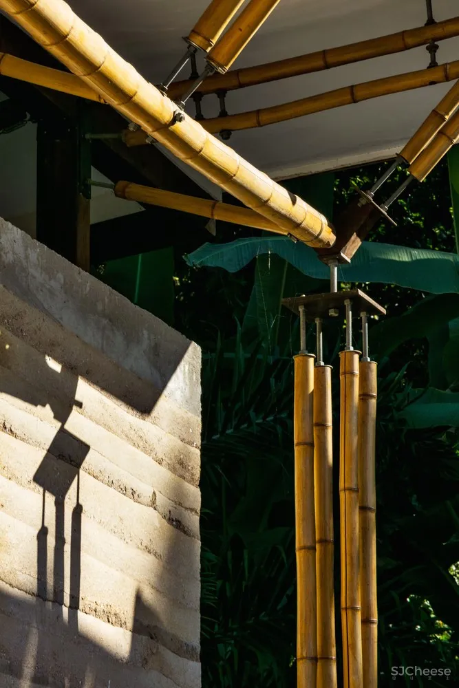 CRU! Architects | 石头与房子融为一体