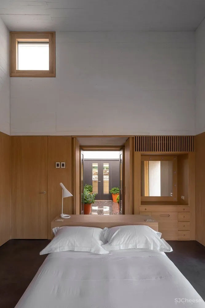 卡塞雷斯石屋 / Tuñón Arquitectos