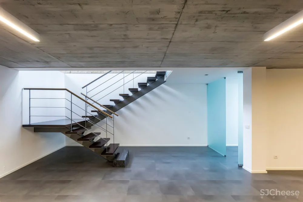 FCC Arquitectura | 葡萄牙拥有大地形区域的别墅 Campo das Paulas