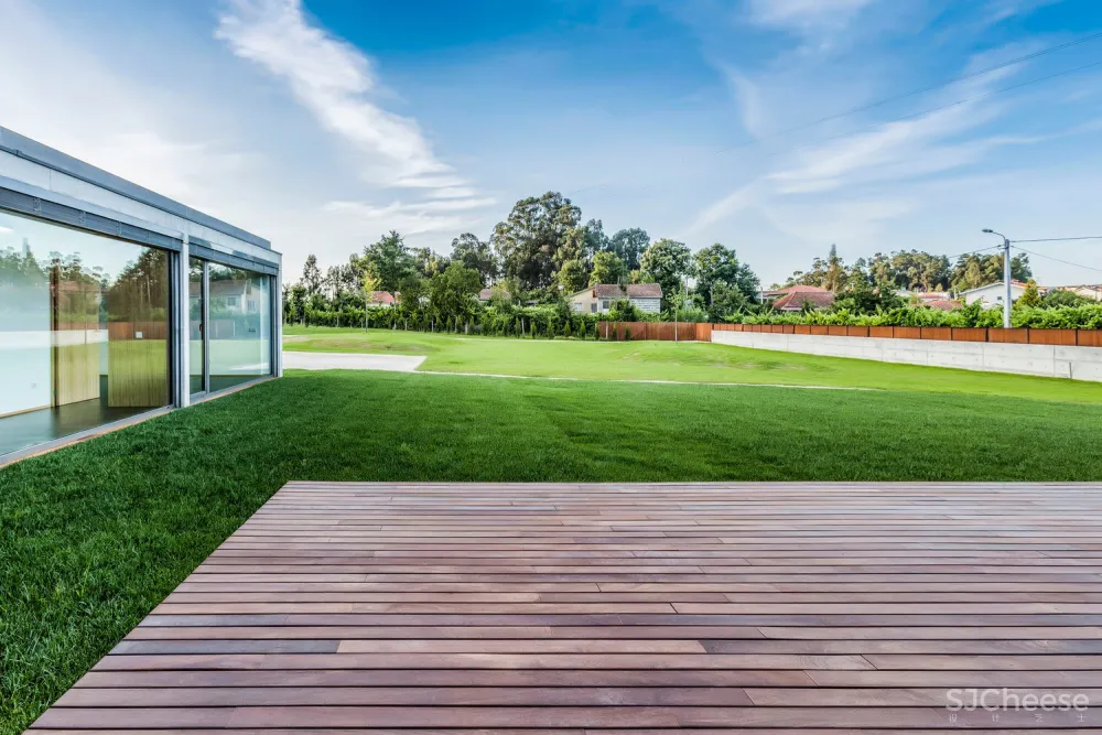 FCC Arquitectura | 葡萄牙拥有大地形区域的别墅 Campo das Paulas