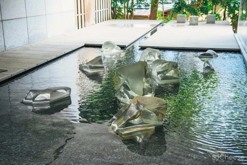 安藤忠雄,坂茂、隈研吾设计的温泉酒店,冷峻的外表却是有温度的设计