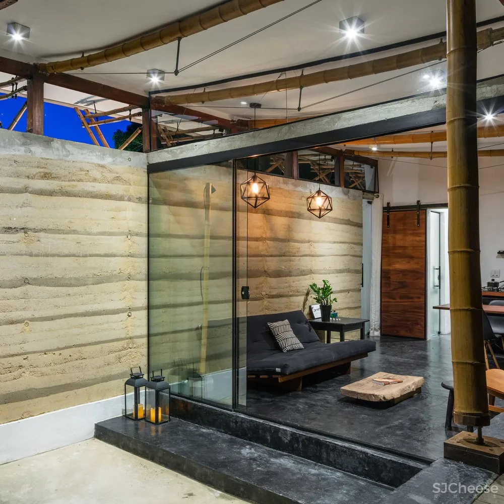 CRU! Architects | 石头与房子融为一体