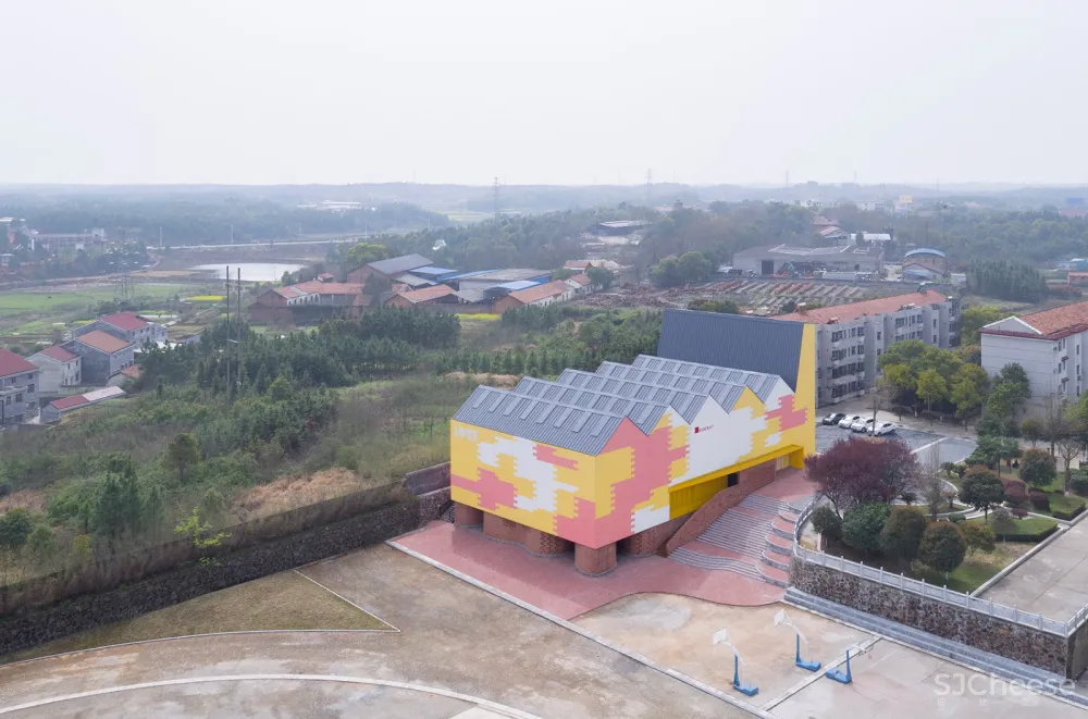 岳阳县三中学风雨操场兼报告厅,湖南 / 素朴建筑工作室