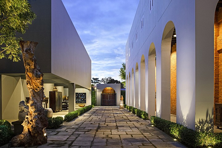 首发 | “现代零售剧场” 泰国清迈三角古玩店 首