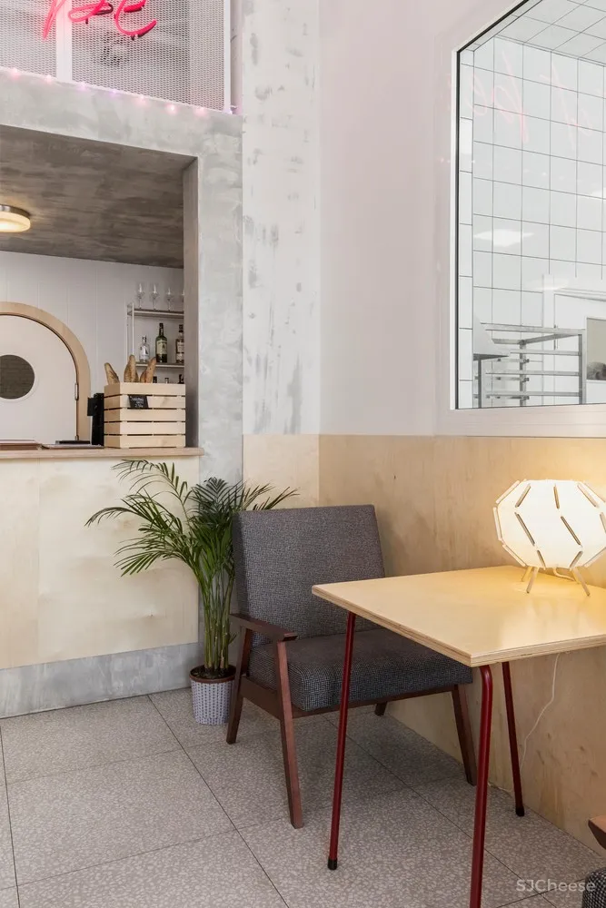 ZROBYM architects | 白俄罗斯 Let it be面包店