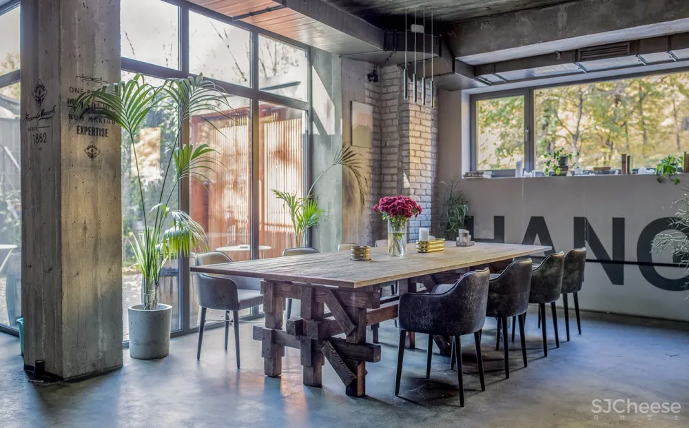 没有设计的设计，235㎡基辅“宿醉”酒吧 | Slava Balbek 首