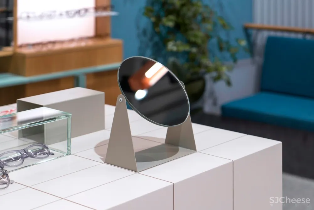 旧烘焙厂改造成的P.Y.E眼镜店 | Facultative Works