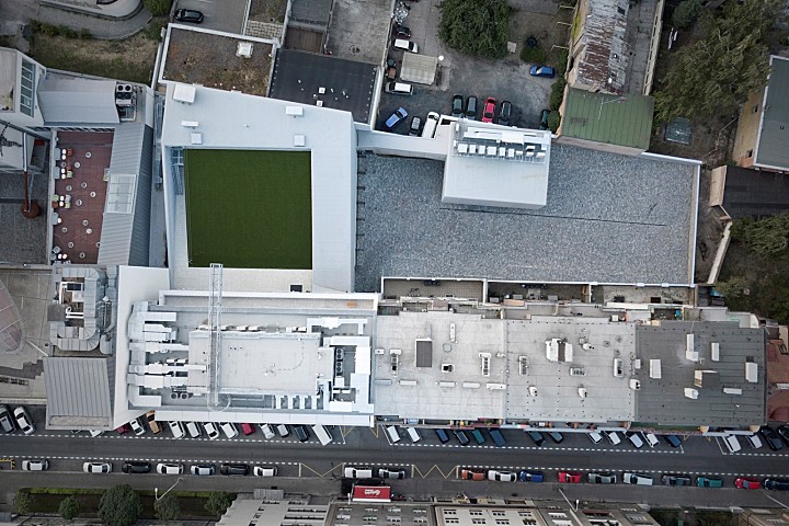 DOX+当代艺术中心 / Petr Hájek Architekti 首