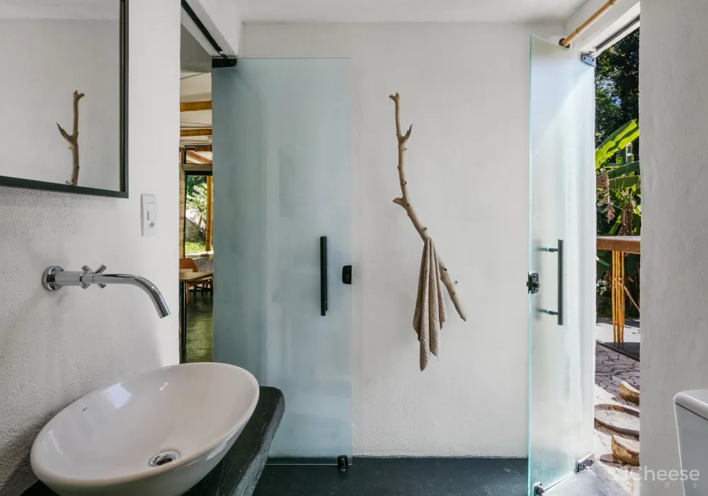 CRU! Architects | 石头与房子融为一体