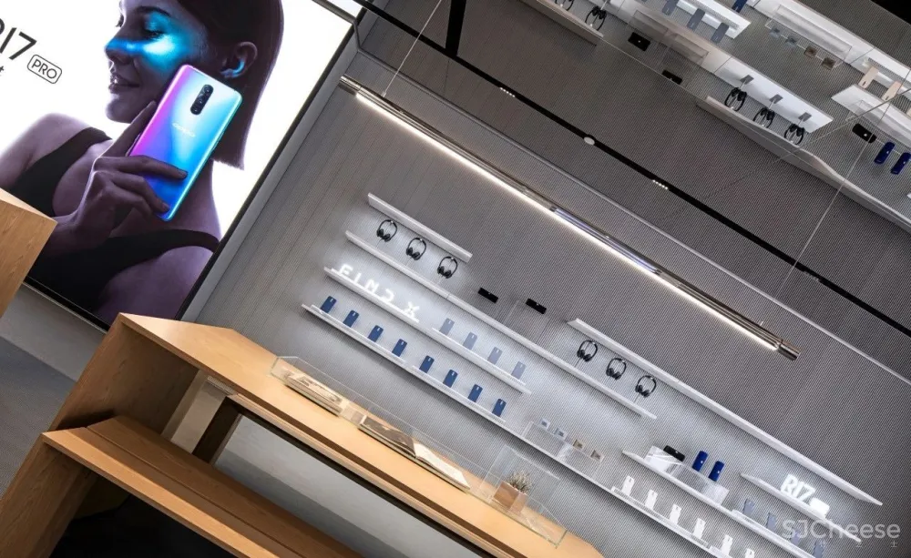 新作 | 东仓：OPPO 新加坡旗舰店 3.0 版本，零售空间的时尚艺术 首