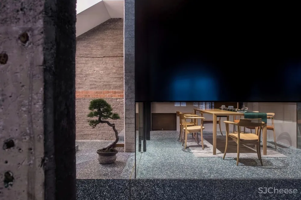 新作 | 耗资1000万,在450 m² 的老建筑内造了8个房子! 首