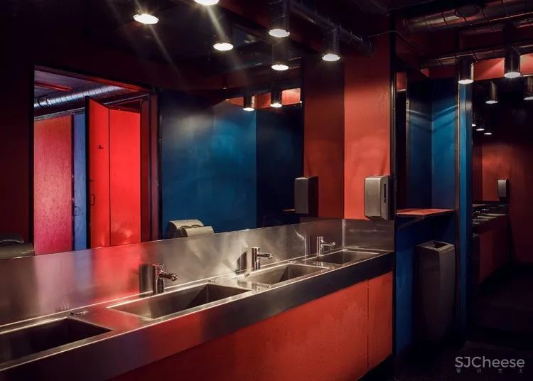 Kolor酒吧餐厅室内设计,布达佩斯 / 81font