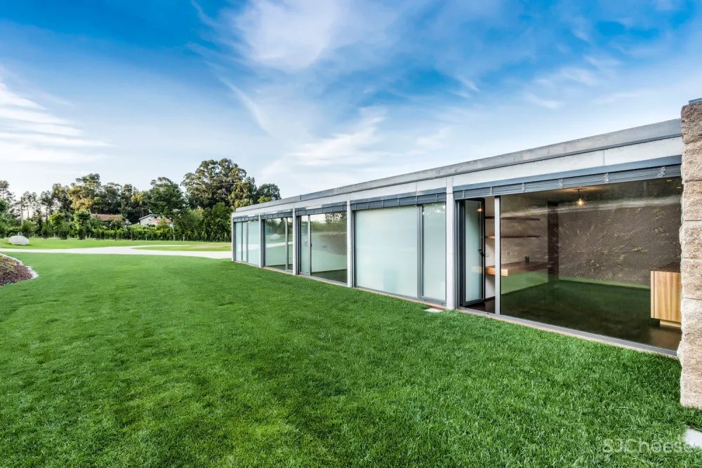 FCC Arquitectura | 葡萄牙拥有大地形区域的别墅 Campo das Paulas