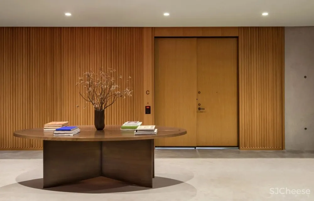 诺曼·福斯特设计最苗条的公寓楼, 样板房走起了简约奢华风!