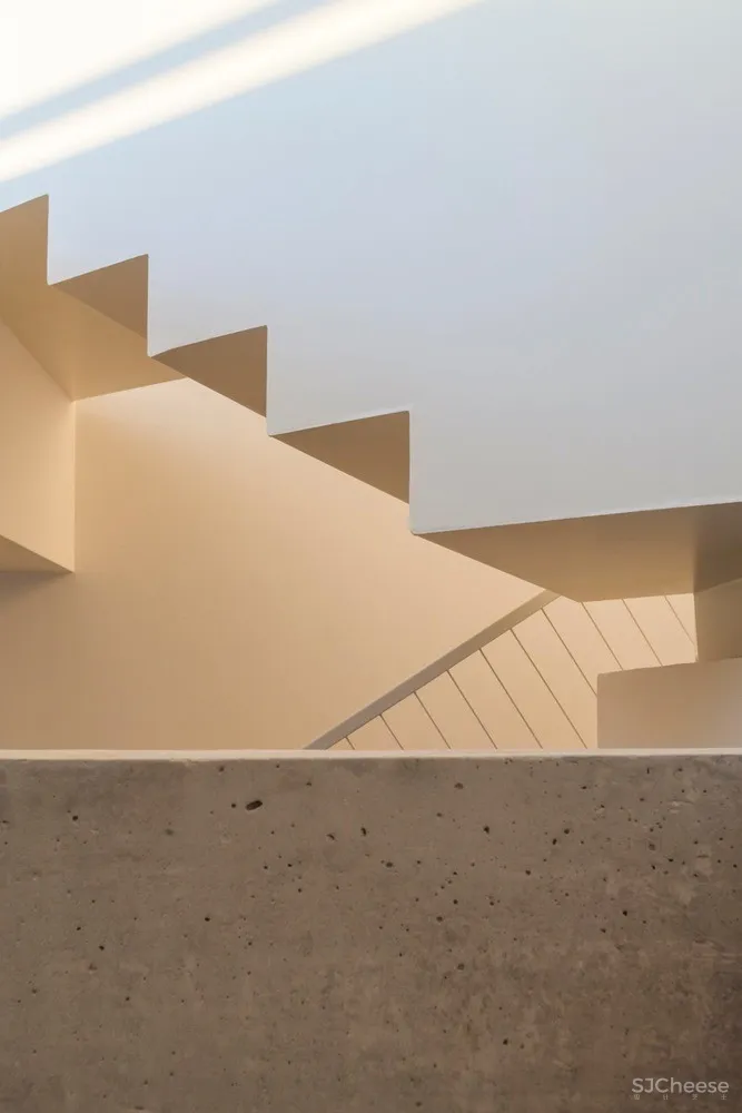 Ntovros Vasileios Architects | 俯瞰大海的希腊清新小别墅