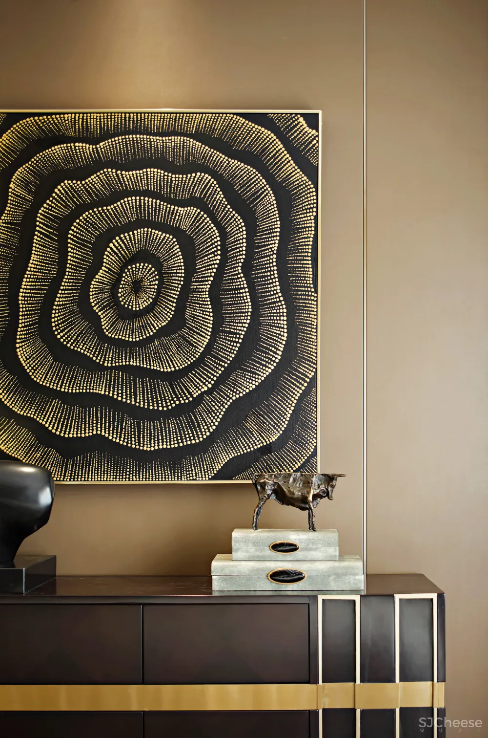 摒弃掉过度鲜艳的豪奢,轻奢才是精致都市生活