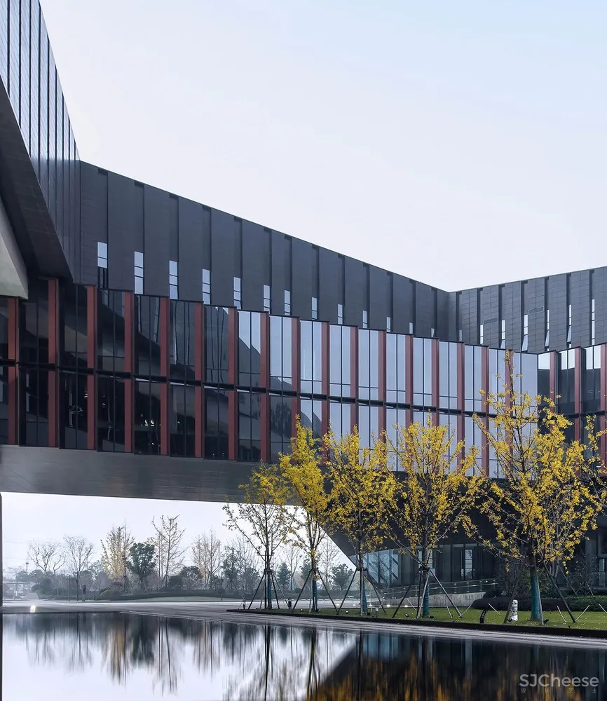 腾讯武汉研发中心 / 栖城设计