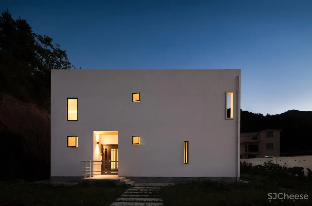 栖于山麓——山麓上的白色住宅,江西 / 铭鼎空间艺术工作室