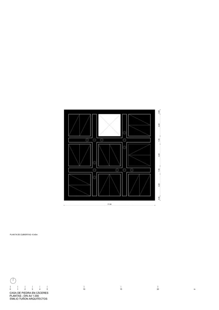 卡塞雷斯石屋 / Tuñón Arquitectos