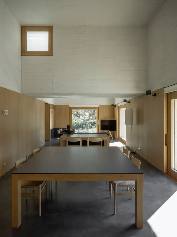 卡塞雷斯石屋 / Tuñón Arquitectos