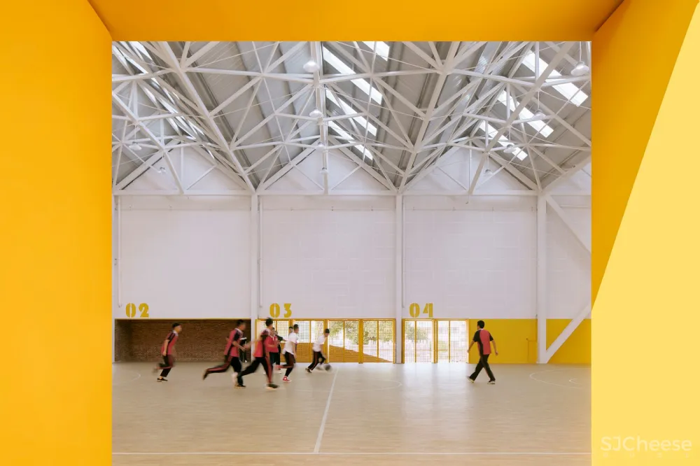 岳阳县三中学风雨操场兼报告厅,湖南 / 素朴建筑工作室