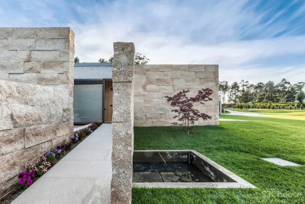 FCC Arquitectura | 葡萄牙拥有大地形区域的别墅 Campo das Paulas