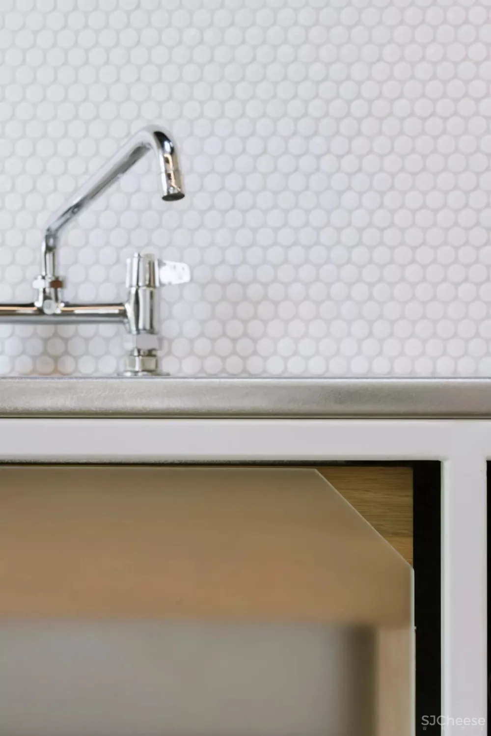 仓库改成家，粗糙的样子也很美