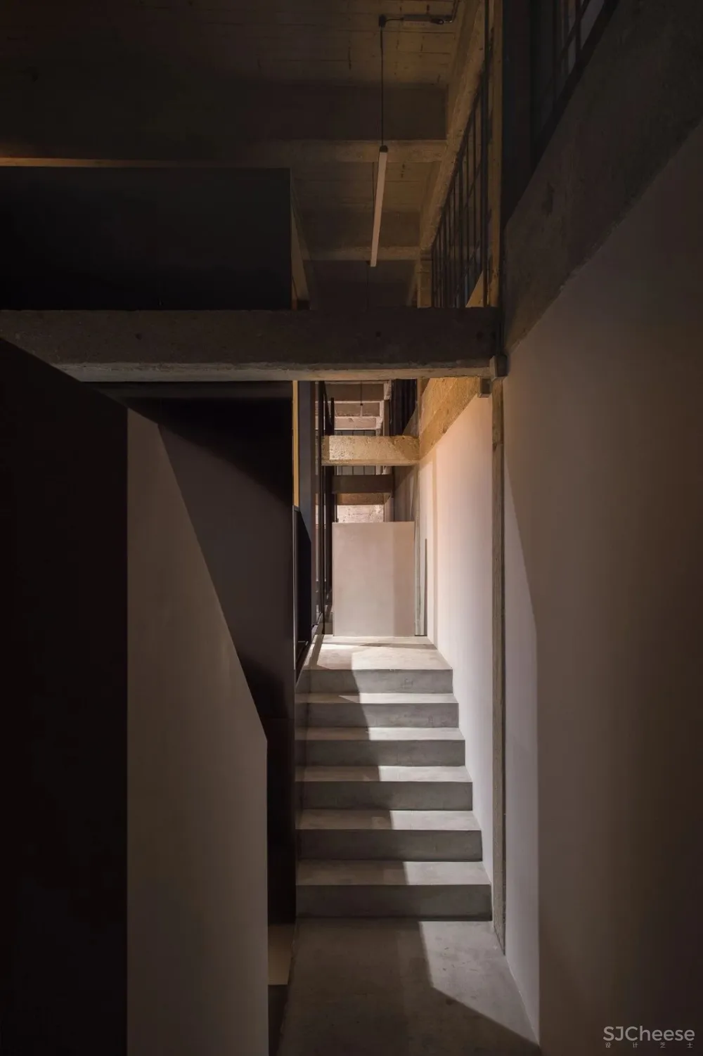 新作 | 耗资1000万,在450 m² 的老建筑内造了8个房子! 首