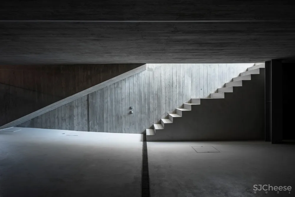 Aires Mateus | U形开口式混凝土住宅 首