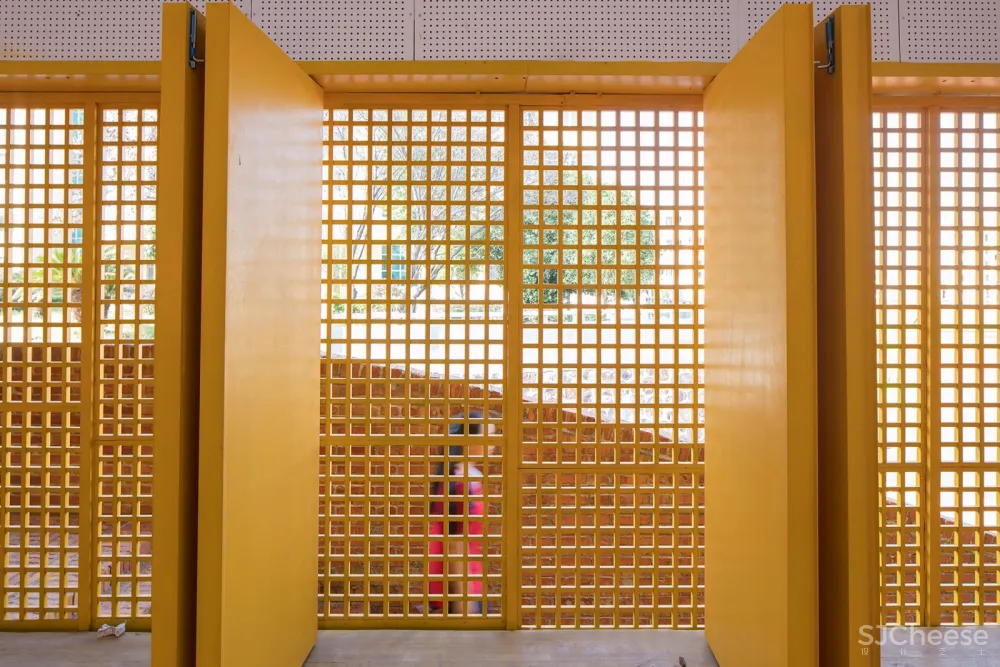 岳阳县三中学风雨操场兼报告厅,湖南 / 素朴建筑工作室