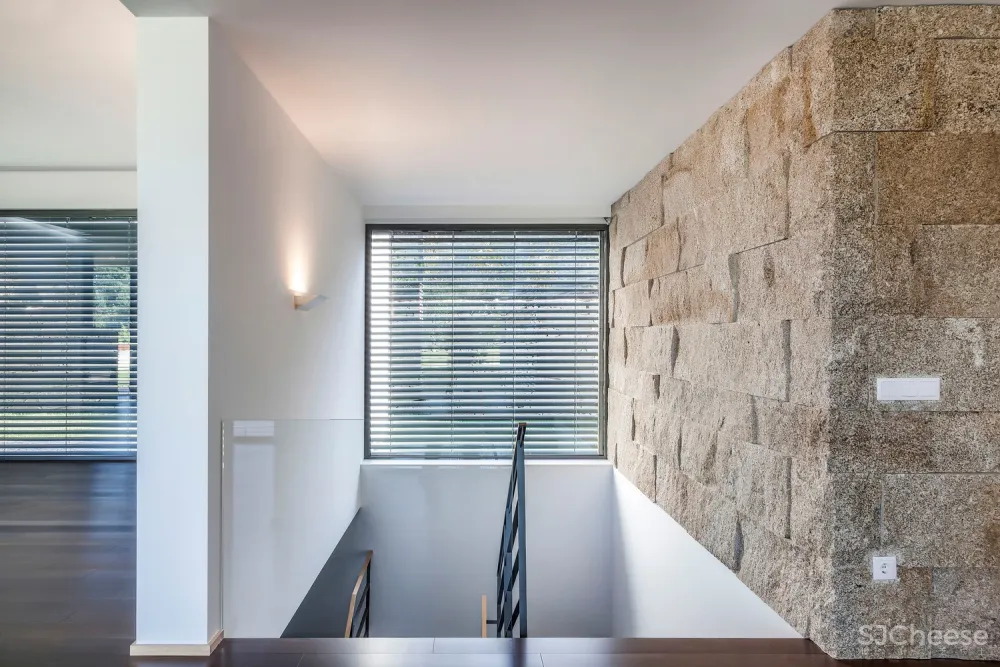 FCC Arquitectura | 葡萄牙拥有大地形区域的别墅 Campo das Paulas