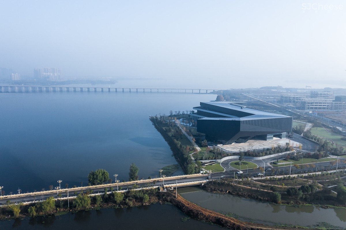 腾讯武汉研发中心 / 栖城设计