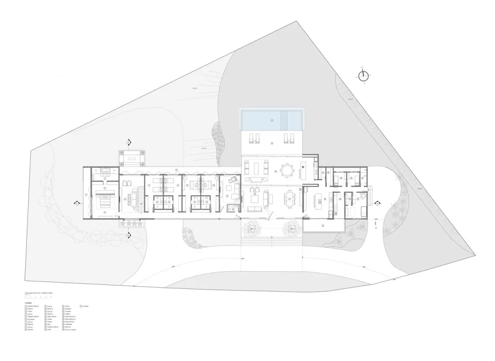Belluzzo Martinhao Arquitetos | 建在坡地上的景观住宅