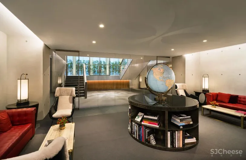 诺曼·福斯特设计最苗条的公寓楼, 样板房走起了简约奢华风!