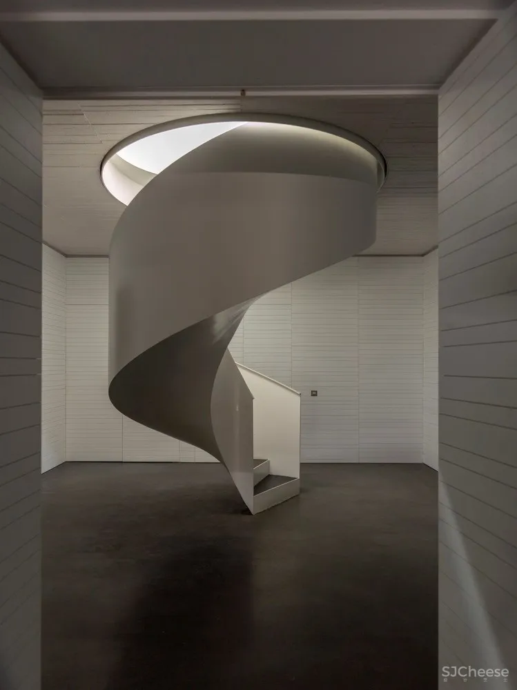 卡塞雷斯石屋 / Tuñón Arquitectos