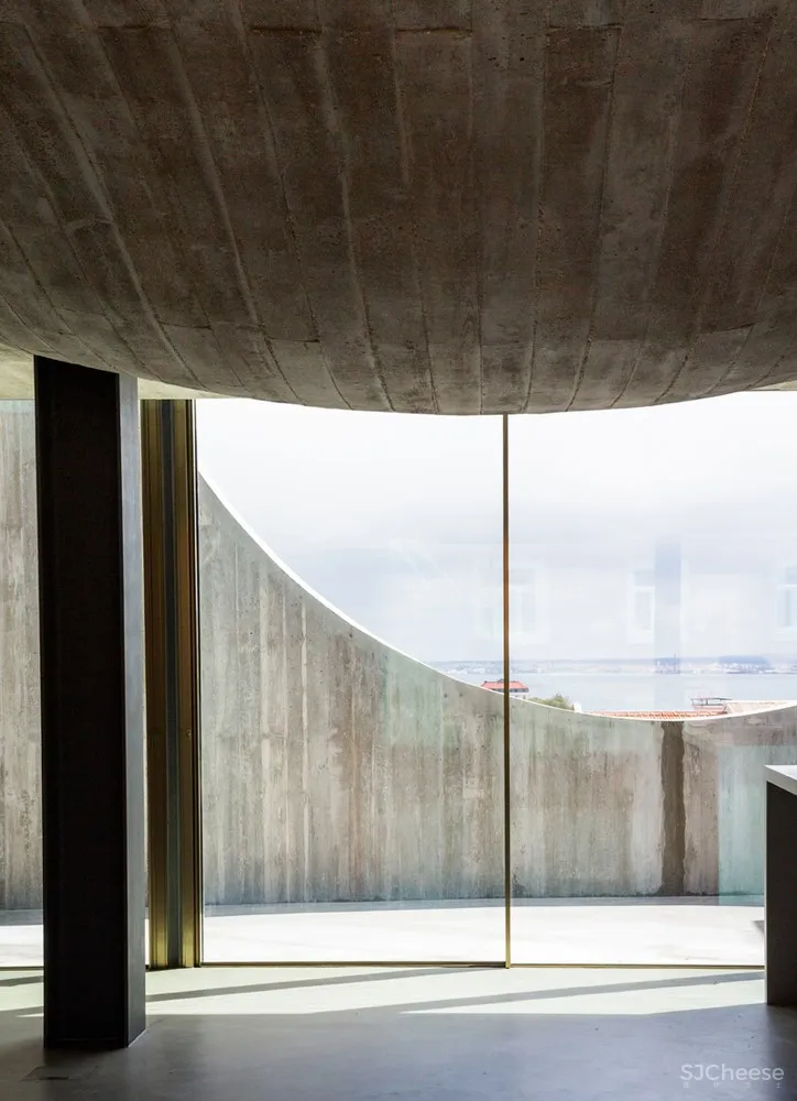 Aires Mateus | U形开口式混凝土住宅 首