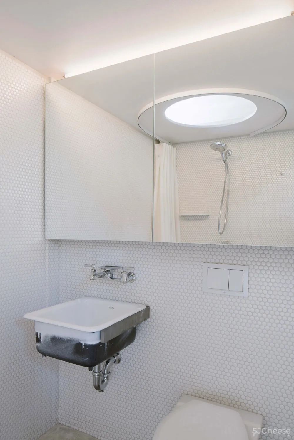 仓库改成家，粗糙的样子也很美