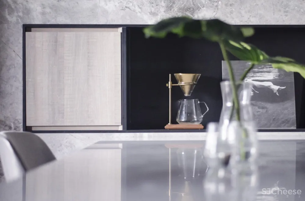 Blue in the F | 易其设计