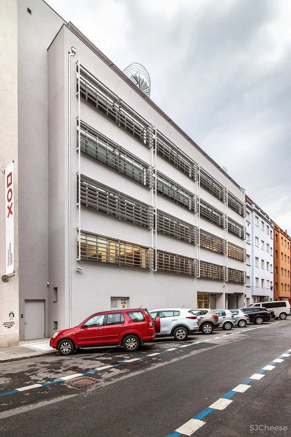 DOX+当代艺术中心 / Petr Hájek Architekti 首