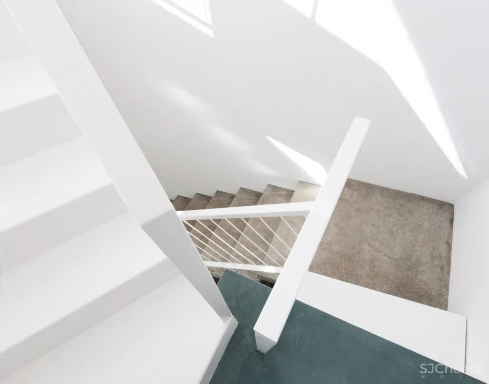 Ntovros Vasileios Architects | 俯瞰大海的希腊清新小别墅