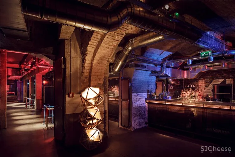 Kolor酒吧餐厅室内设计,布达佩斯 / 81font