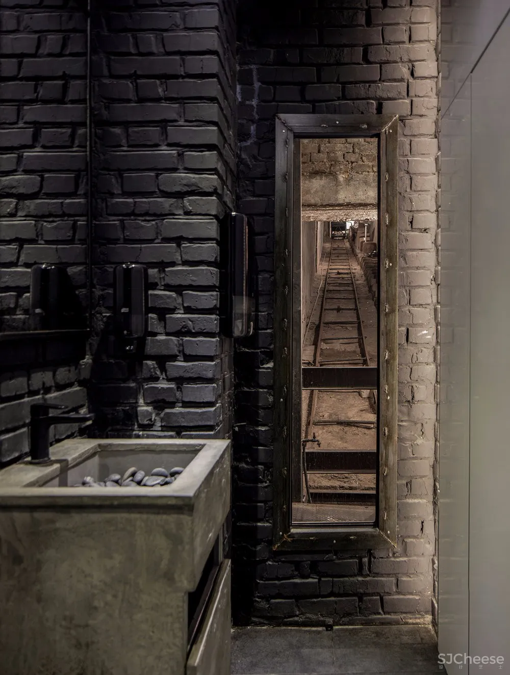 没有设计的设计，235㎡基辅“宿醉”酒吧 | Slava Balbek 首