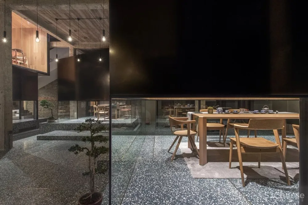 新作 | 耗资1000万,在450 m² 的老建筑内造了8个房子! 首